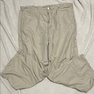 Levi’s women cargo Tan Pants